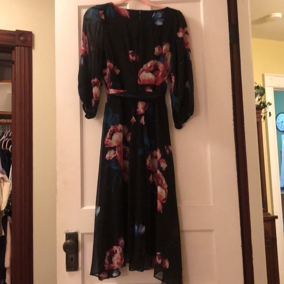 DKNY Black and Floral Faux Wrap Dress size 4 - Picture 6 of 9